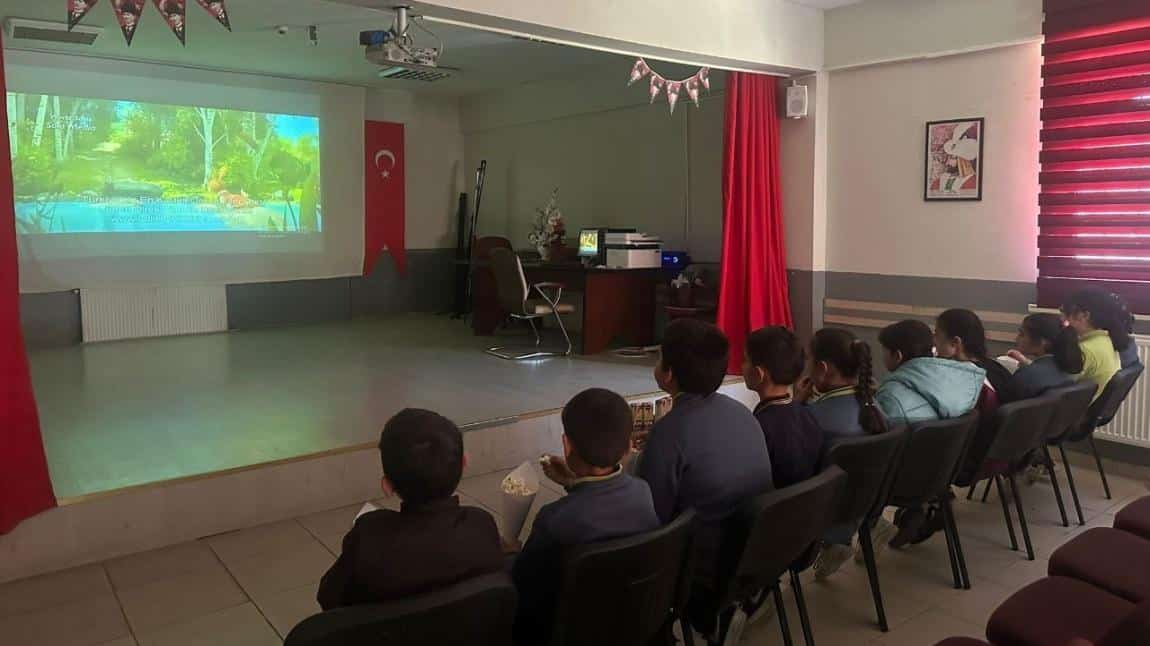 AYIN SINIFINA ÖDÜL OLARAK SİNEMA İZLEME ETKİNLĞİMİZ